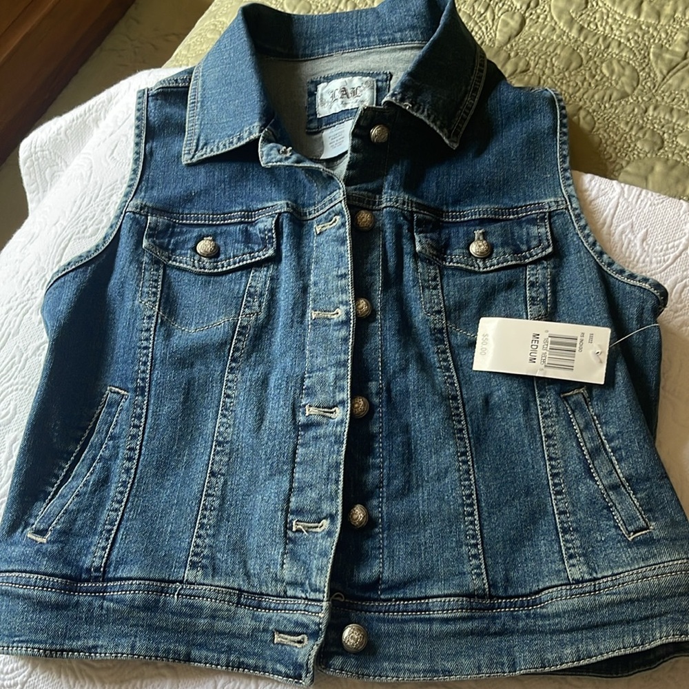 NWT. Denim vest by Live a Little size medium - Picture 6 of 6